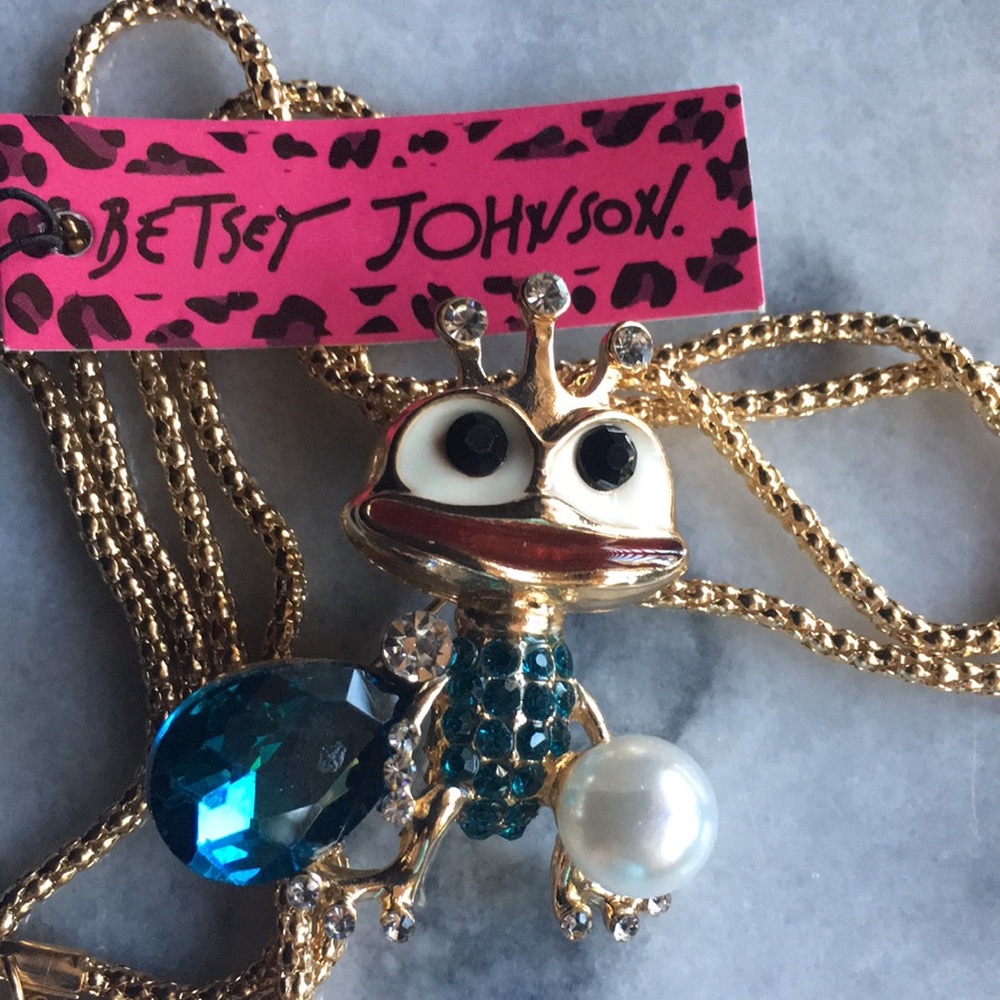 Prince Charming Frog Brooch/Necklace - Picture 16 of 16